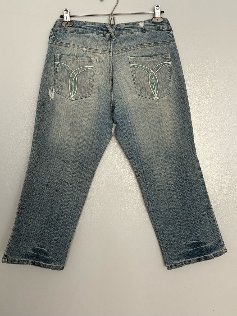 Women’s  capri Jeans in Faded Blue with Embroidered Back Pockets